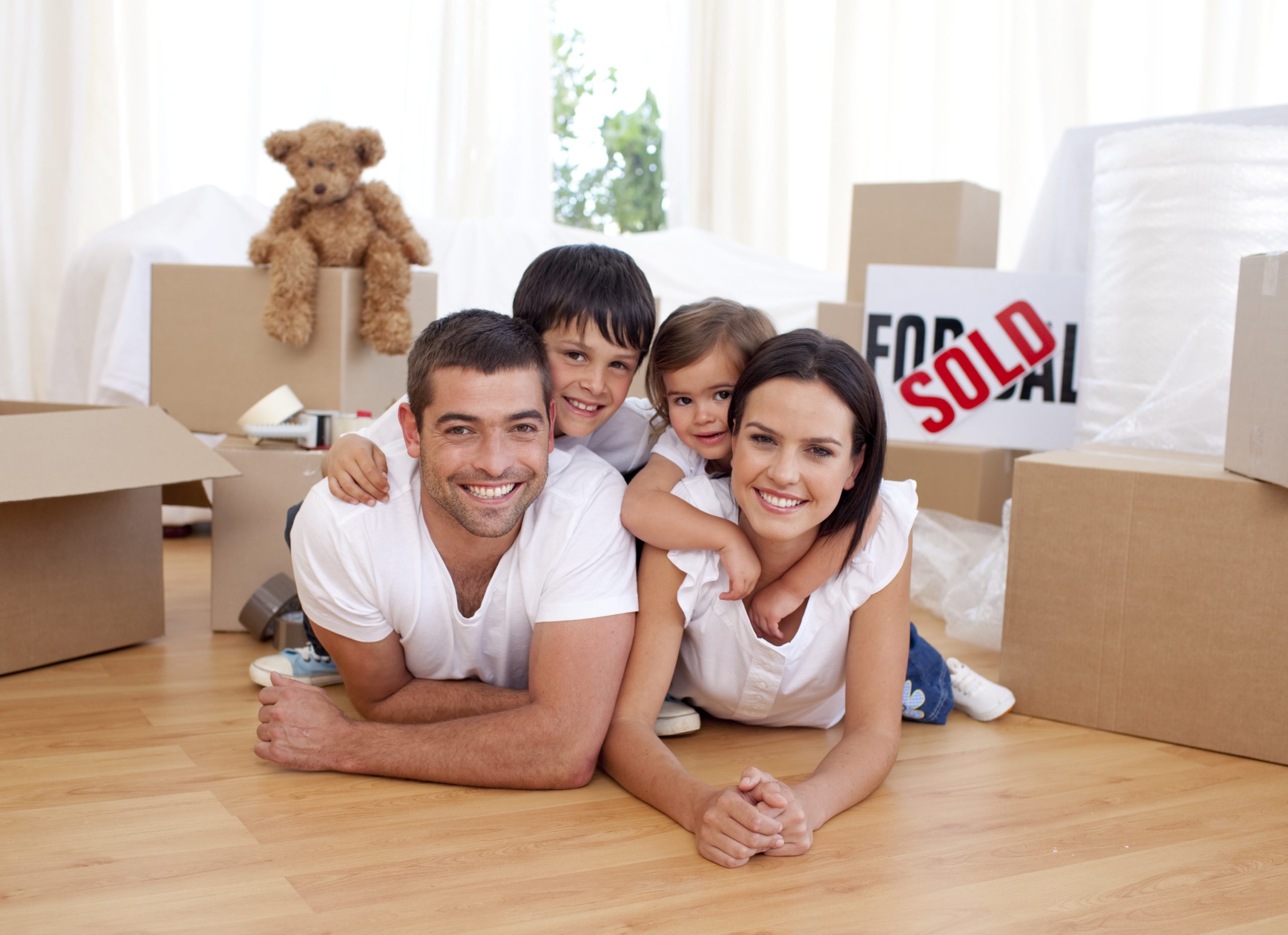 Depositphotos_10826366_xl-2015-min Family on moving day